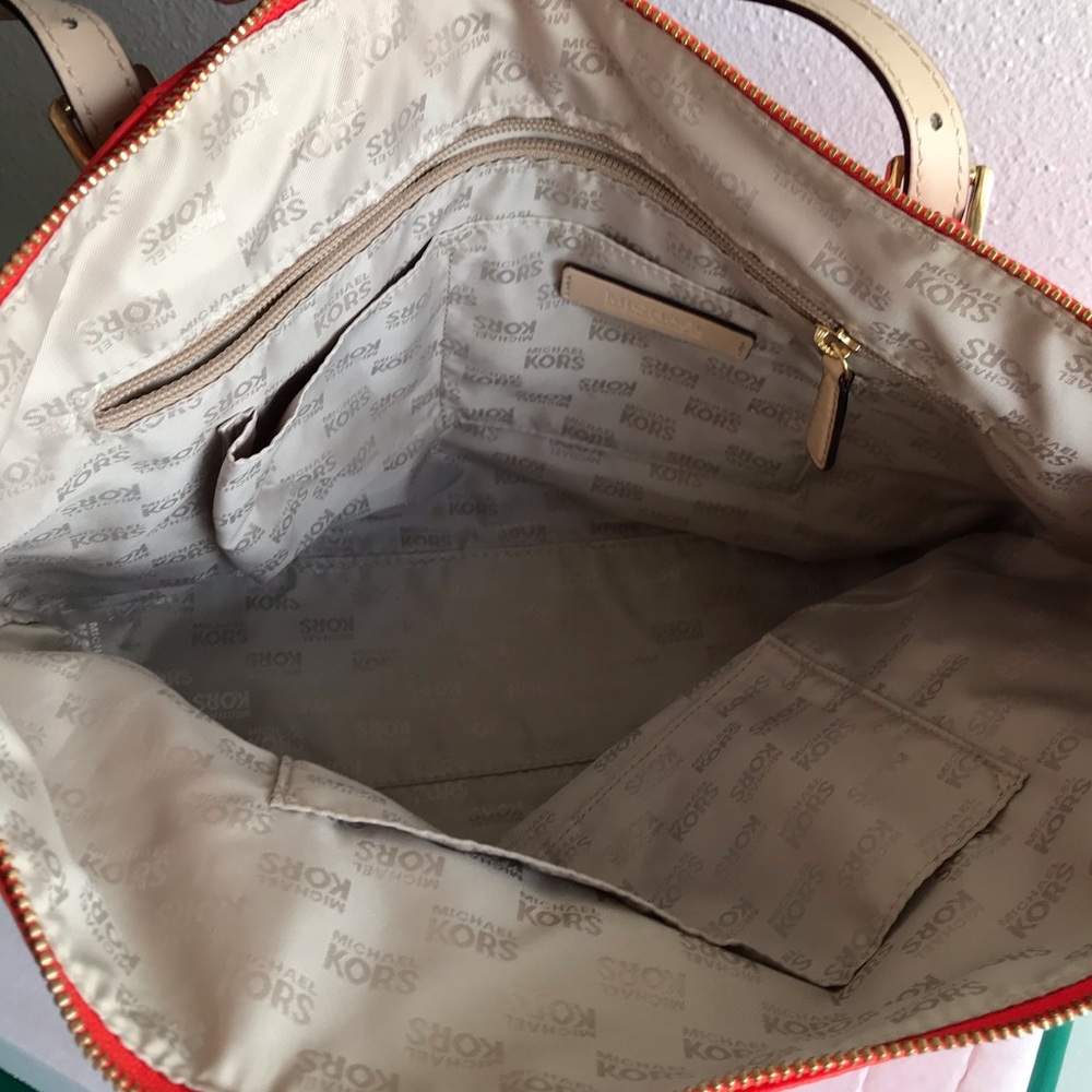 SOLD !        Michael Kors Zip Top Pebble Leather - Picture 5 of 8